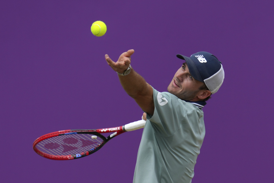 更凸显了他 更凸显了他